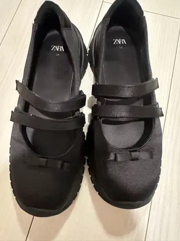 ZARA 리본 포함 스포티 발레리나 신발 38