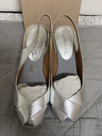 CASTELLER 실버 크로스 스트랩 샌들 미사용 새상품