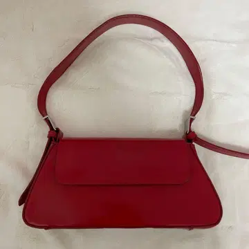 ZARA 빨간색 핸드백 심플한 디자인