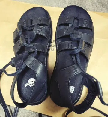 닥터마틴 글래디에이터 샌들