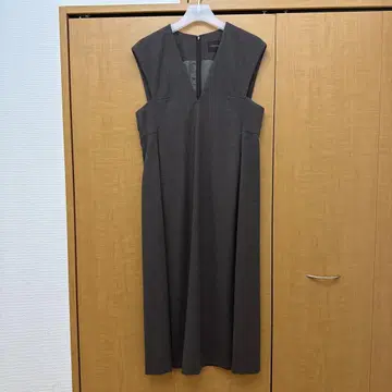 브라운 계열 슬리브리스 원피스 34 사이즈