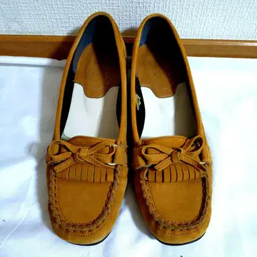 kawano 천연 가죽 카멜 프린지 펌프스