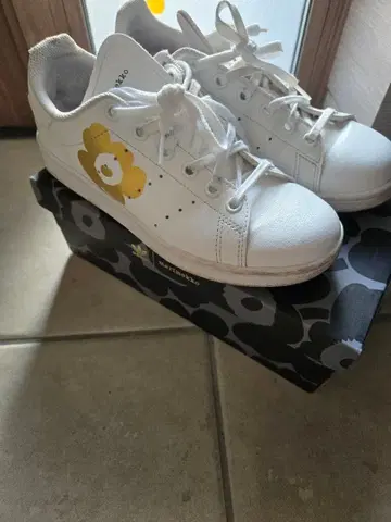 Marimekko x Addidas 스니커즈 22.5cm