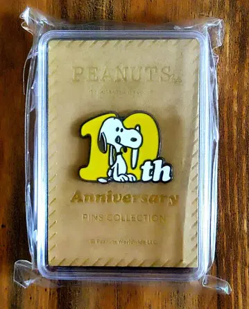 PEANUTS cafe10th Anniversary Pins