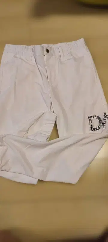 댄스 위드 드래곤 로고 화이트 팬츠 사이즈 3