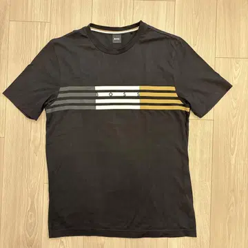 BOSS 스트라이프 디자인 T셔츠 블랙 새상품급