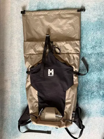 MILLET 백팩 베이지와 블랙 25L