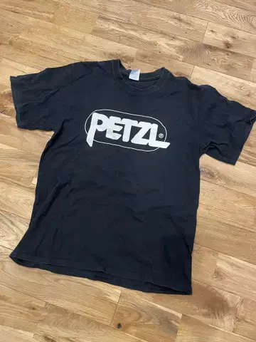 Petzl 블랙 T셔츠 M 사이즈 (US 표기)