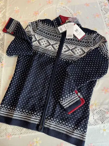 Dale of Norway Valle 80211-C Snow Design