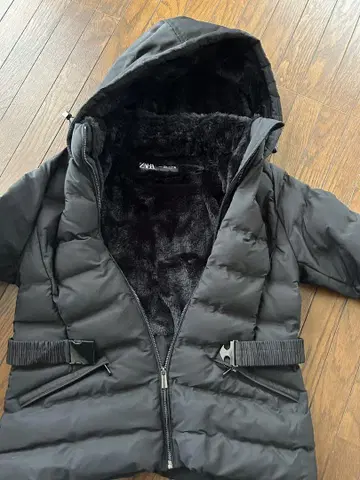 ZARA 후드 부착 블랙 다운 자켓