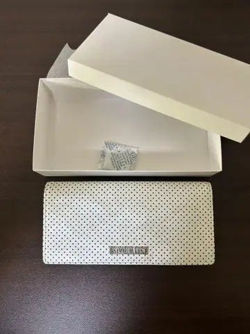 사만다 타바사 화이트 도트 장지갑