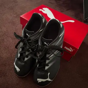 새상품 21cm Puma 풋살화 블랙/화이트
