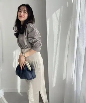 아뉴앙스 돌먼 슬리브 도킹 원피스