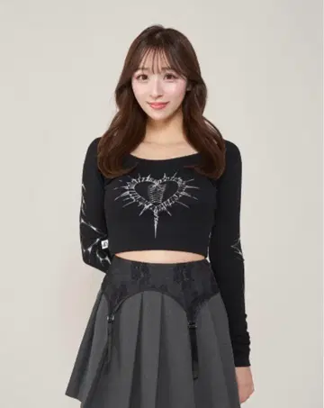 darich 하트 모티브 크롭 상의 블랙 미사용 미개봉 새상품