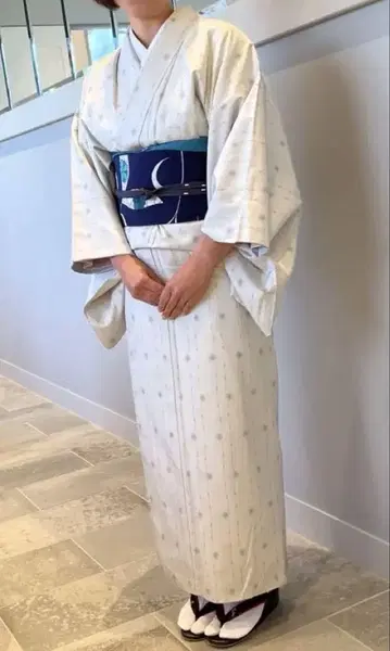 화이트 컬러 물방울 패턴  기모노