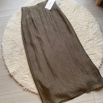 Gready Brilliant CLOCHE 새틴 롱 스커트