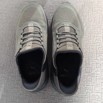 PUMA SOFTRIDE 카키 스니커즈