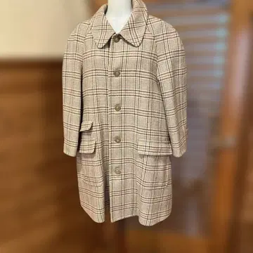 베이지 계열 체크 코트