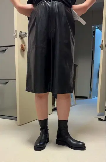 GALERIE VIE 인조 가죽 레더 하프 팬츠