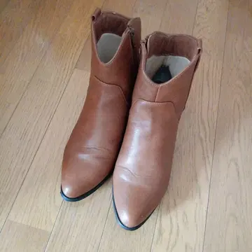 브라운 가죽 부티 지퍼 포함