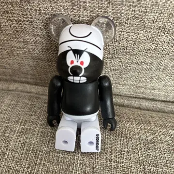 베어브릭 블랙/화이트 7cm