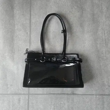 [ 이타백 ] 벨트 버클 인조 가죽 백 블랙