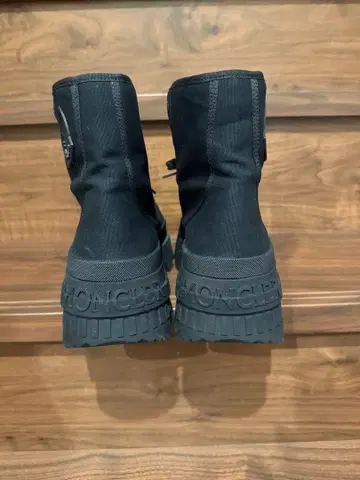 MONCLER 블랙 부츠