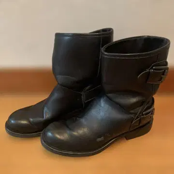 ZARA 블랙 가죽 엔지니어 부츠