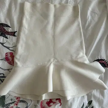 BCBGMAXAZRIA 화이트 플레어 스커트 XS