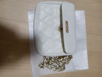 화이트 퀼팅 가죽 숄더백