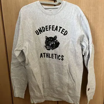 UNDEFEATED 타이거 로고 트레이너 맨투맨