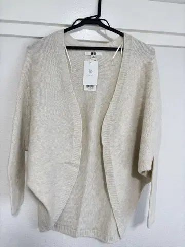 UNIQLO 3D 수플레 얀 화이트 가디건 S 사이즈 미사용 새상품