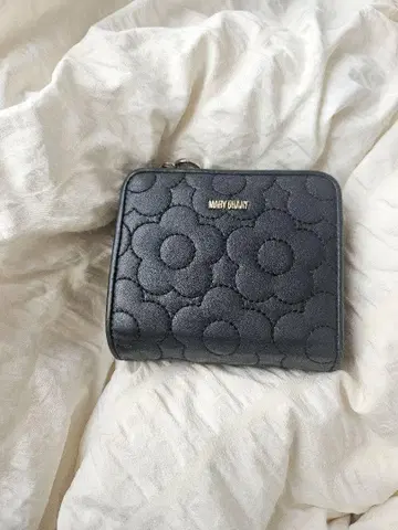MARY QUANT 블랙 접이식 지갑