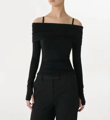 MUSINSA 오프숄더 블랙 상의 Y2k 해외 걸