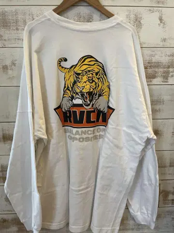 RVCA 루카 호랑이 그래픽 두꺼운 원단 긴팔 티셔츠 L 사이즈