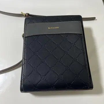 & chouette 엠보 모노그램 스퀘어 숄더백