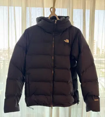 The North Face 블랙 다운 자켓