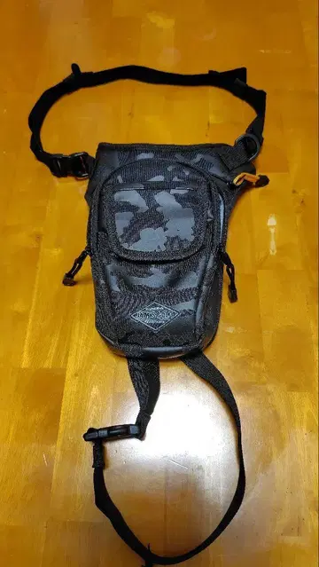 JAM'S GOLD 레그 백 블랙 카모플라쥬