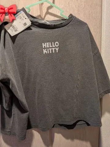 HELLO KITTY 그레이 숏 기장 T셔츠