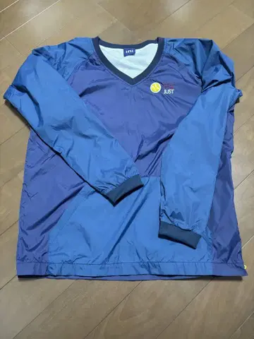 Kea 네이비 V넥 긴팔 나일론 자켓