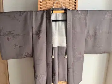 겉옷: 탁한 퍼플 색 강과 나무 무늬