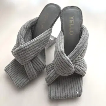 YELLO 오픈토 샌들 스웨이드 sizeM
