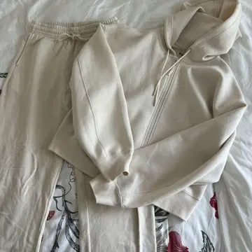 Uniqlo airism 크림색 후디 셋업