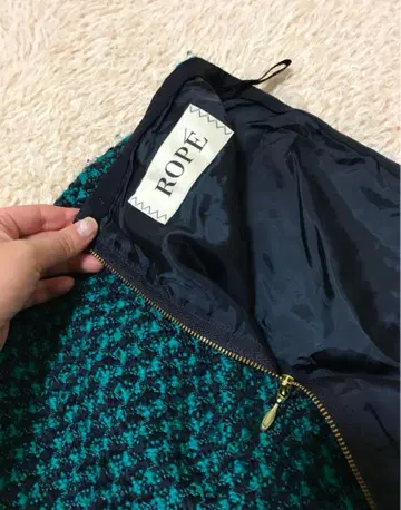 ROPE 무릎 기장 스커트