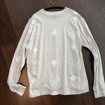 P+M 화이트 긴팔 티셔츠