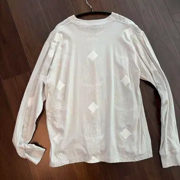 P+M 화이트 긴팔 티셔츠