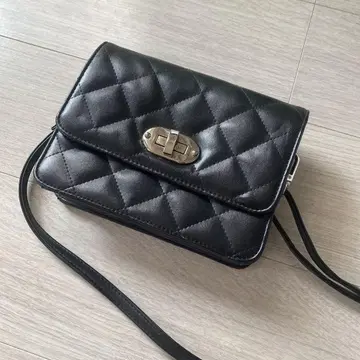 블랙 퀼팅 숄더백