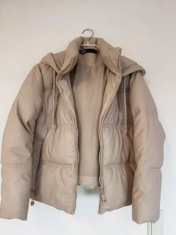ZARA 베이지 후드 부착 다운 자켓 M 사이즈