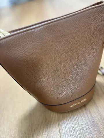 MICHAEL KORS 브라운 숄더백