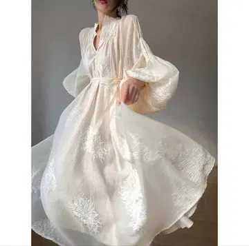 [미사용] 자수 드레스 Elegant Embroidered Dress